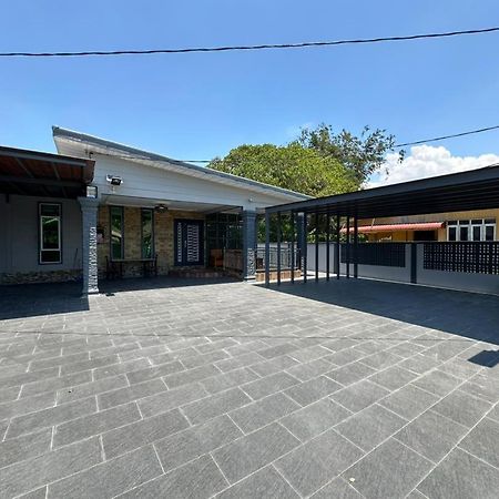 Rayyan Ashraf Homestay Кота-Бару Экстерьер фото